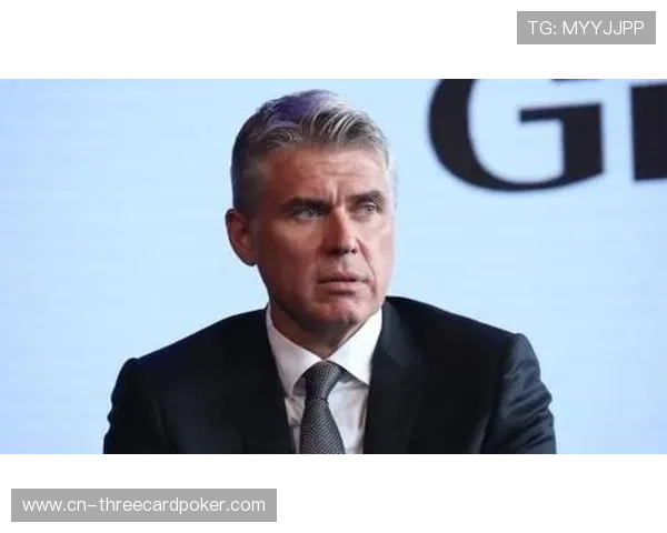 欧足联裁判长罗塞蒂指出VAR干预过度，呼吁统一手球判罚标准