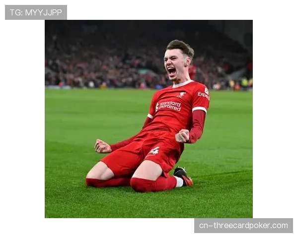 暖心互动，利物浦小将布拉德利将自己的球衣送给残疾球迷