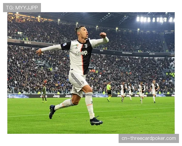 镜头聚焦：德甲裁判使用喷雾绘制人墙定位线的新标准流程